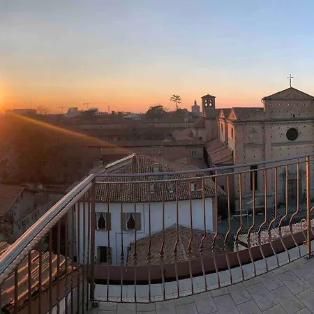 Attico Elegante Con Terrazza Panoramica, In Centro Piacenza