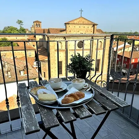 Attico Elegante Con Terrazza Panoramica, In Centro Apartment